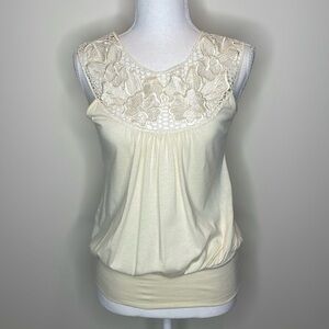 Lily White Beige Sleeveless Keyhole Top With Lace & Banded Bottom. Small